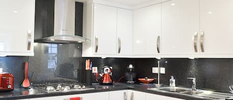 洗碗机、高脚椅、厨具/餐具