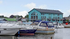 Marina - 5 bedroom accommodation in Wroxham (Wroxham)