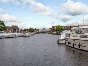Marina - 5 bedroom accommodation in Wroxham (Wroxham)