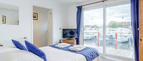 5 bedrooms, free WiFi, bed sheets