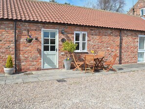 Outdoor dining - Shyre Stable - 18437 (Bempton, near Flamborough)