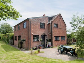 Exterior - 4 bedroom accommodation in Sudbourne, near Orford (Sudbourne, near Orford)