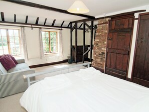 4 bedrooms, free WiFi, bed sheets - 4 bedroom accommodation in Sudbourne, near Orford (Sudbourne, near Orford)