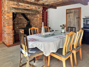 Dining - 4 bedroom accommodation in Sudbourne, near Orford (Sudbourne, near Orford)