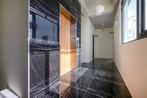 Elevator - Quan Ming Line Museum (Dahu)