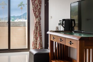 Standard family room for six people | Desk, blackout drapes, free WiFi, bed sheets