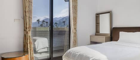 Chambre Supérieure avec lits jumeaux, balcon | Bureau, rideaux occultants, Wi-Fi gratuit, draps fournis