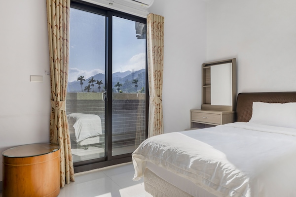 Desk, blackout curtains, free WiFi, bed sheets