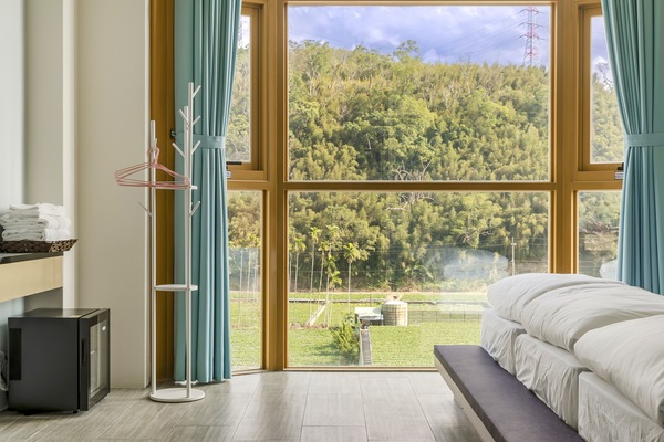 Standard Triple Room | Desk, blackout drapes, free WiFi, bed sheets