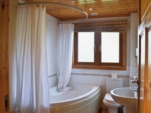 Towels - 2 bedroom accommodation in Fritton, near Great Yarmouth (Fritton, near Great Yarmouth)