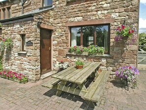 Outdoor dining - 2 bedroom accommodation in Appleby (Appleby)