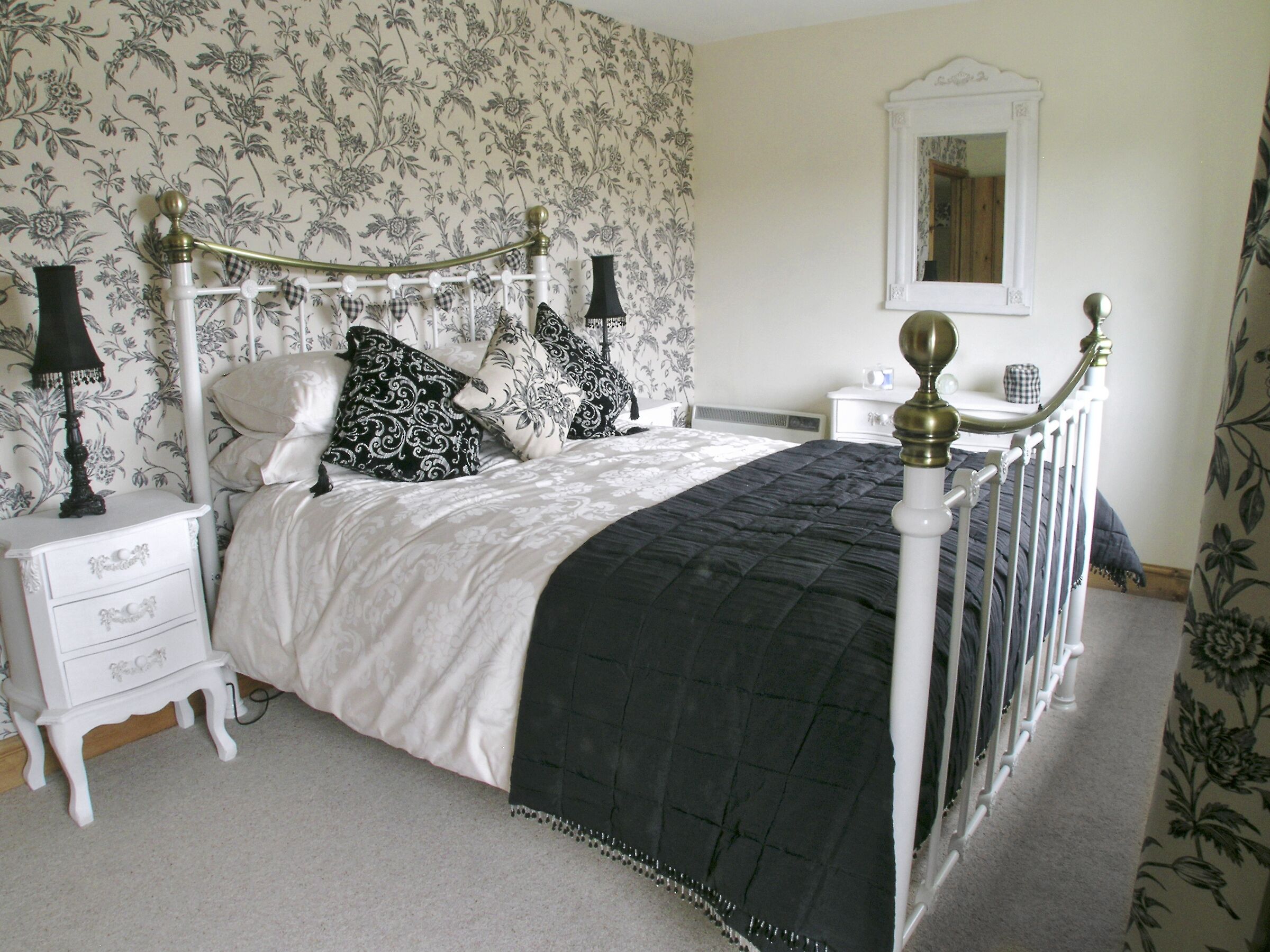 2 bedrooms, WiFi (free), bed sheets