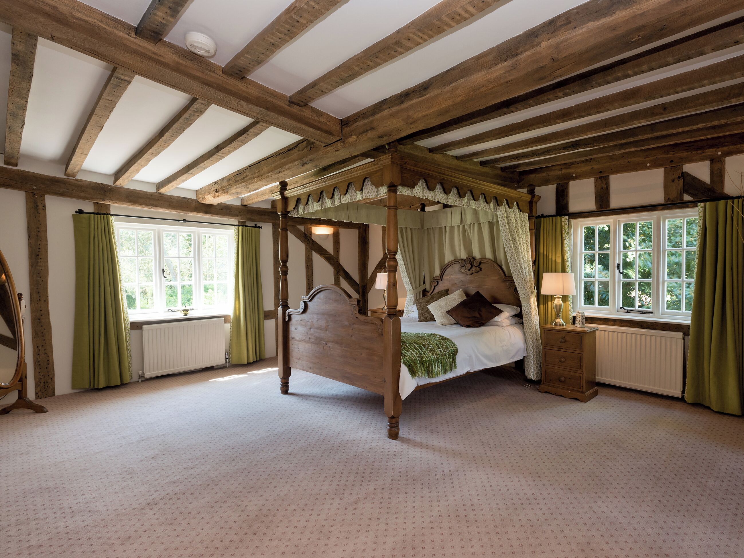 6 bedrooms, free WiFi, bed sheets