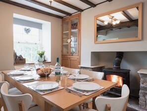 Dining - 4 bedroom accommodation in Beddgelert (Beddgelert)