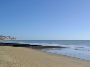 Beach - 3 bedroom accommodation in Sandown (Sandown)