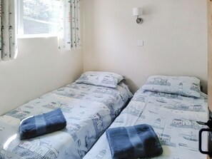2 bedrooms, bed sheets