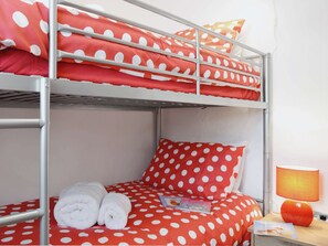 2 bedrooms, free WiFi, bed sheets - 2 bedroom accommodation in Llandeilo (Llandeilo)