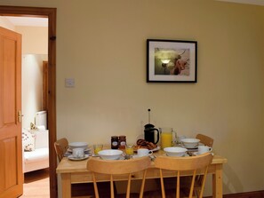 Dining - 2 bedroom accommodation in Muckhart, near Gleneagles (Muckhart, near Gleneagles)