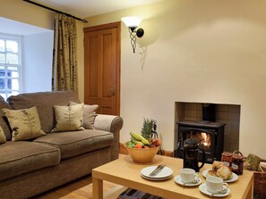 Fireplace - 2 bedroom accommodation in Muckhart, near Gleneagles (Muckhart, near Gleneagles)