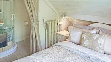 Double bedroom | Swallows Nest, Ilketshall St. Margaret, near Bungay