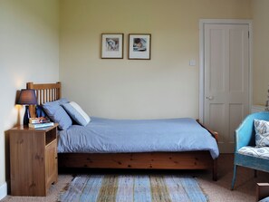 2 bedrooms, free WiFi, bed sheets - 2 bedroom accommodation in Meigle (Meigle)