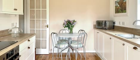 Dishwasher, cookware/dishes/utensils