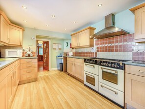 Dishwasher, highchair - 5 bedroom accommodation in Keswick (Keswick)