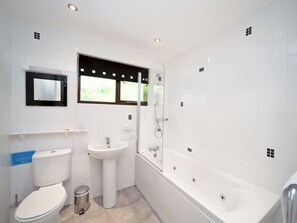 Towels - Lake View Cottage - CV7102 (Liskeard)
