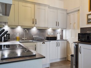 Dishwasher, cookware/dishes/utensils - 1 bedroom accommodation in Grasmere (Grasmere)