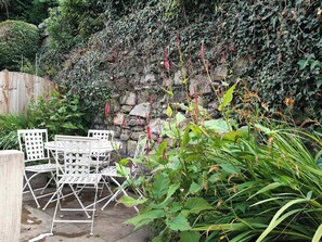 Outdoor dining - 3 bedroom accommodation in Lydbrook, Forest of Dean (Lydbrook, Forest of Dean)