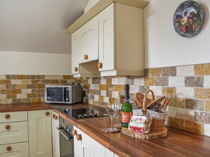 Dishwasher, high chair - 3 bedroom accommodation in Llanfair, near Harlech (Llanfair, near Harlech)