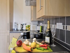 Dishwasher, cookware/dishes/utensils