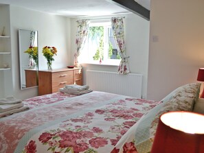 2 bedrooms, free WiFi, bed sheets - 2 bedroom accommodation in Swimbridge, near Barnstaple (Swimbridge, near Barnstaple)