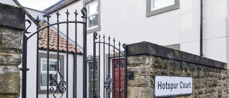 المنشأة من الخارج