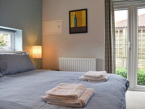 3 bedrooms, free WiFi, bed sheets