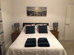 2 室のベッドルーム、WiFi (無料)、ベッドシーツ