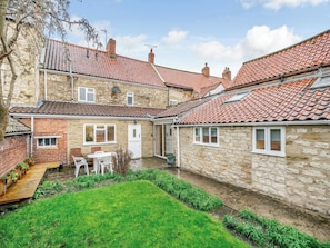 Exterior - 3 bedroom accommodation in Pickering (Pickering)