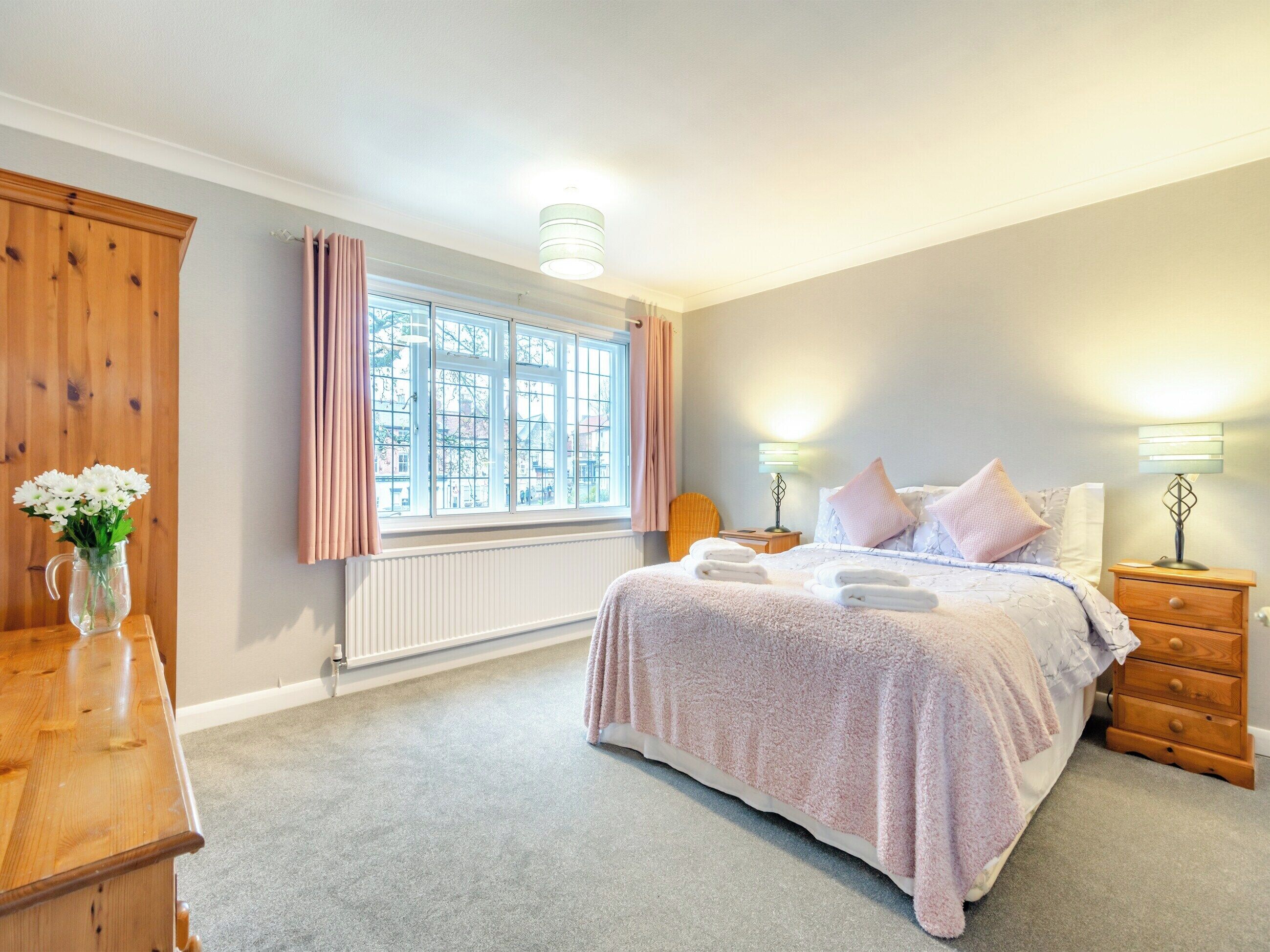 3 bedrooms, WiFi (free), bed sheets