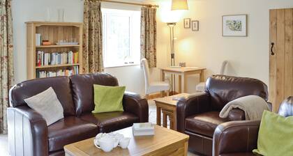 3 bedroom accommodation in Spring Gardens, Frome