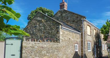 3 bedroom accommodation in Spring Gardens, Frome