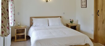 3 bedroom accommodation in Spring Gardens, Frome