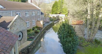 3 bedroom accommodation in Spring Gardens, Frome