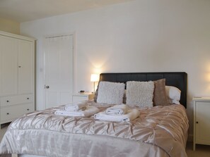 3 bedrooms, free WiFi, bed sheets