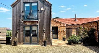 Redroofs Barn - 28184