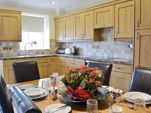 Dining - 3 bedroom accommodation in Near Llanfarian (Near Llanfarian)