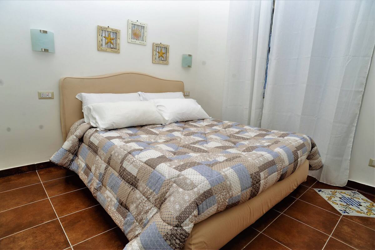 Camera Classic, 1 letto king, non fumatori | Biancheria in cotone egiziano, una cassaforte in camera, una scrivania