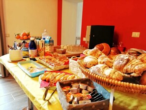 Free daily buffet breakfast  - A due Passi dal Museo (Naples)