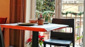 Free daily buffet breakfast - A due Passi dal Museo (Naples)
