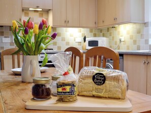 Dishwasher, highchair - Ty Hir Bwlch Gwyn Farm Equestrian Centre (Arthog, near Fairbourne)