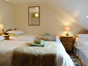4 bedrooms, free WiFi, bed sheets - Ty Hir Bwlch Gwyn Farm Equestrian Centre (Arthog, near Fairbourne)
